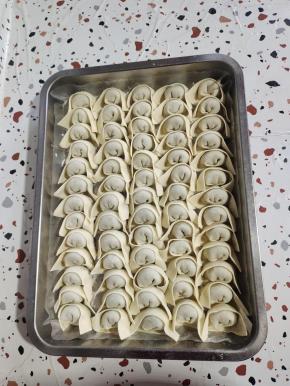 依次把所有的饺子都包好！