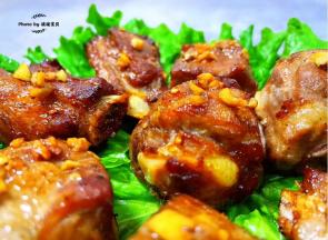 排骨用空气炸锅制作美食非常方便，营养不易流失。