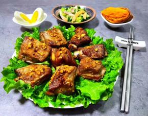 搭配烤地瓜、凉拌小菜和鸡蛋一起吃，营养丰富极了。