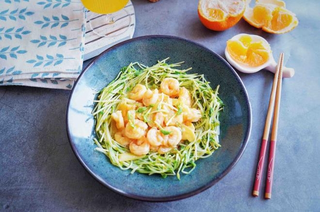 芬达橙味豆苗青虾球