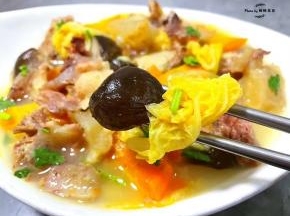 白菜香甜香菇香浓好吃到停不下来。
