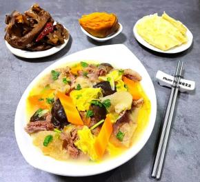 搭配葱油饼、烤地瓜、麻辣鸭货一起吃太棒了。