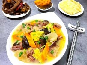 搭配葱油饼、烤地瓜、麻辣鸭货一起吃太棒了。