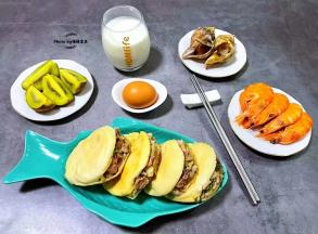 搭配清新小水果、鸡蛋、海鲜、牛奶一起吃超级棒。