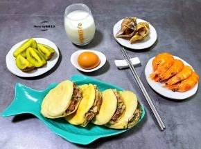 搭配清新小水果、鸡蛋、海鲜、牛奶一起吃超级棒。