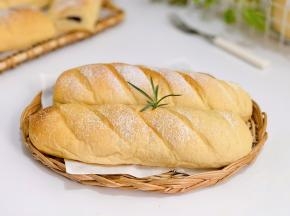 蜜豆软欧包。