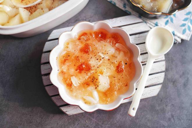 桂花香桃胶银耳百合雪梨羹