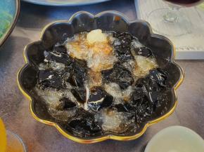 喜欢吃烧仙草的等炖煮好了也可以加点熬制的烧仙草一起吃，味道也很不错