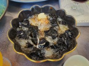 喜欢吃烧仙草的等炖煮好了也可以加点熬制的烧仙草一起吃，味道也很不错