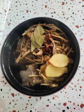 倒入适量的开水！