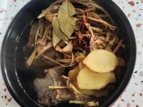 倒入适量的开水！