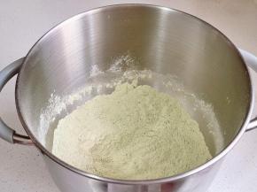 充分搅拌均匀。