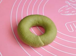 包裹另一端捏紧即可。