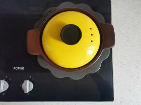 煮开转小火炖10分钟。