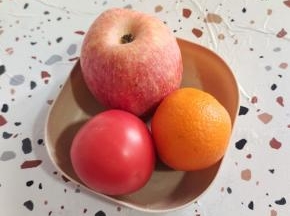 准备一个苹果，一个西红柿，一个橙子！