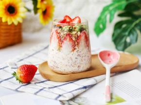 放入冰箱第二天早上就可以当早餐啦。
