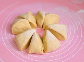 发酵至2倍大，取出分成等份。