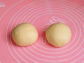 发酵后分成两等份。