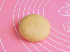 捏紧朝下，轻轻按压。