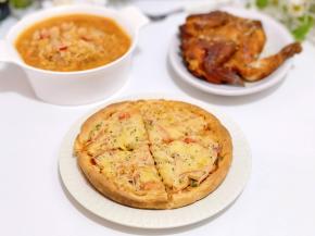 今日晚餐：披萨+烤鸡+罗宋汤。