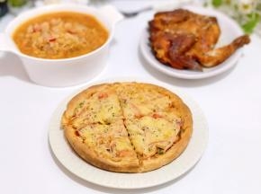 今日晚餐：披萨+烤鸡+罗宋汤。