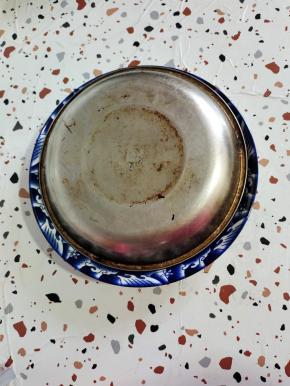 扣上一个盘子，以免微波加热的时候。上面干巴了，失去水分！