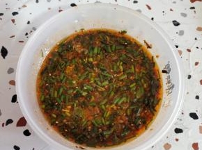 料汁儿:
取三块臭豆腐乳按压成泥状，放入蒜泥，葱花，倒入适量的开水，放入一勺辣椒油，两勺生抽，一勺老抽，三勺香醋，一勺盐，两勺鸡精，一勺麻辣鲜，适量的香菜，一勺香油搅拌均匀调成料汁儿！