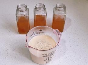 茶包放入牛奶中冷泡奶茶。