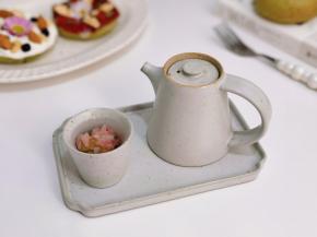 搭配一壶花茶，完美。