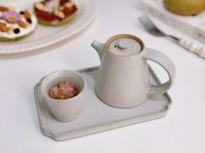 搭配一壶花茶，完美。