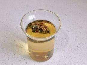 袋泡茶提前泡出茶色哦。