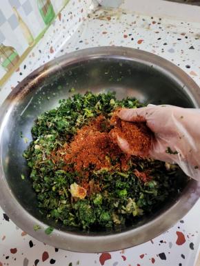 放入一把辣椒面！