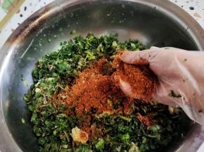 放入一把辣椒面！