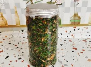 盖紧盖子！两天就可以吃了！吃的时候淋一点香油即可！