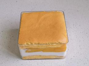 最后再放一片蛋糕。