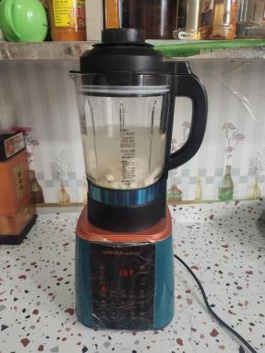 加入1200克水，盖好盖子！