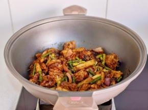 翻炒均匀出锅。