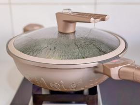 盖上盖子烧开煮10分钟。