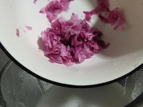 倒入捣烂的桃花！