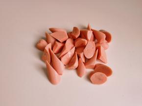 火腿切菱形块。