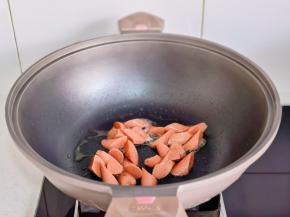 火腿煎至微黄。