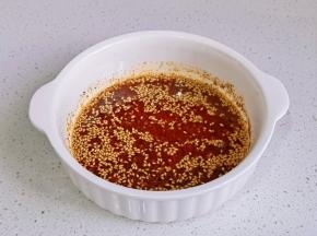 淋上热油搅匀。