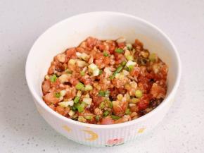 葱花搅拌均匀腌制5分钟。