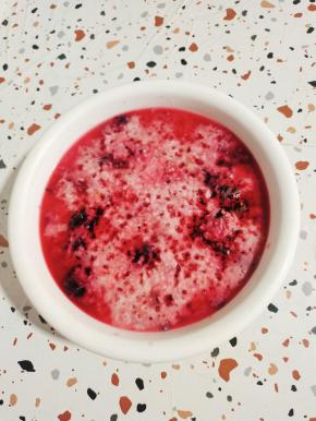 这是二次发酵了三天的洛神花甜酒酿。看看好多的甜酒水啊！