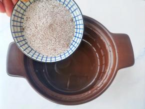 锅中加入咖啡
