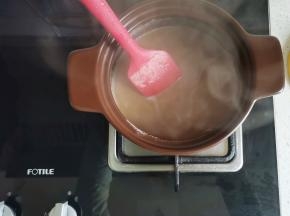 煮沸后关火放凉备用。