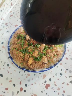 淋上热油即可食用！