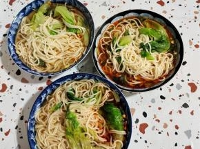倒在碗里！