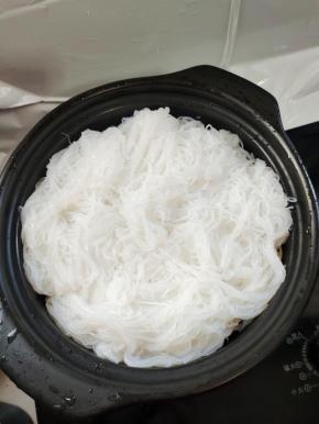 再把泡发好的粉丝放进去！