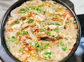 撒上适量的葱花即可食用！
